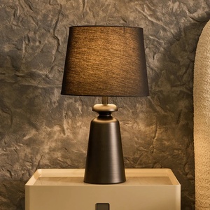 Lámpara de Mesa Metálica Noir Monarch con Acabado Negro Mate, Pantalla de Tela, Base de Hierro Resistente, Iluminación Ambiental Cálida, Decoración para el Hogar - Product Image 6