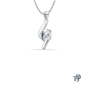 Colgante de platino con diamante redondo cultivado en laboratorio, diseño clásico de cuatro puntas con engaste en V, fabricante mayorista y minorista OEM. - Product Image 1