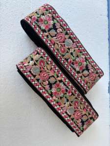 Ribete de encaje bordado floral tradicional de lujo sobre base negra para vestidos de novia, bordes de sari, decoración de prendas y uso en alta costura - Product Image 2