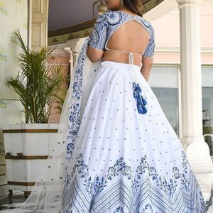 Lehenga Choli bordado con lentejuelas de hilo Zari en satén blanco con dupatta de red suave, semicosturado, precio al por mayor de Royal Export - Product Image 5
