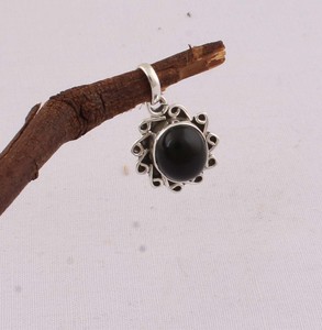Pendentif en Onyx Noir Naturel Vintage en Gros, Sertissage Clos, Plaqué Argent Sterling 925, Pendentif Fait Main en Pierre Précieuse à Points - Product Image 2