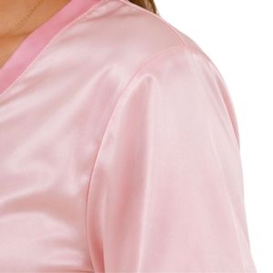 Ensemble de pyjama en satin rose clair personnalisé pour femmes, haut à manches courtes col en V et short, logo personnalisé, vêtements de nuit doux, OEM ODM. - Product Image 3
