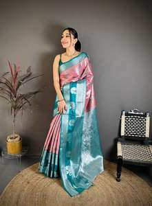 Sari en soie Kanjivaram de style sud-indien avec bordure contrastée et élégant pallu en Zari - Product Image 3