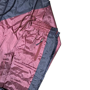 Conjuntos de Chaqueta Cortavientos y Pantalones Deportivos de Nailon Ligero con Bloques de Color Personalizados para Marcas de Ropa Urbana y Compradores Mayoristas - Product Image 2