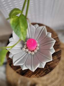 ชิ้นงานหินอ่อนสุดหรูสำหรับเสิร์ฟอาหาร ผลิตด้วยมือ 100% สะท้อนความเป็นงานศิลป์เหนือกาลเวลาและความหรูหราที่ประณีต ออกแบบมาเพื่อบ้านยุคใหม่ - Product Image 3