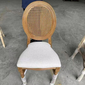 Chaise de salle à manger en bois de conception nouvelle et onirique, fabriquée au Pakistan, pour événements et mariages, inspirée de la meilleure qualité et d'un design haut de gamme. - Product Image 1