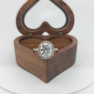 Anillo de compromiso de lujo con diamante ovalado de 3 quilates para mujer, oro blanco de 14 quilates, estilo clásico, diamante natural certificado por GIA, engaste halo. - Product Image 1