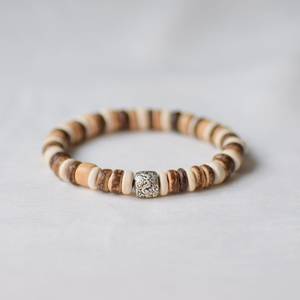 กำไลข้อมือไม้มะพร้าวประดับลูกปัดธรรมชาติ กำไลบำบัดสำหรับผู้หญิงผู้ชาย กำไลไม้ยืดหยุ่นแบบซ้อนได้ เครื่องประดับสไตล์โบฮีเมียนสำหรับนักโต้คลื่น - Product Image 1