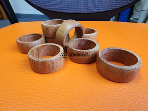 Anneaux de serviette de table en bois classiques faits à la main, écologiques, durables, accessoires de luxe pour la table à manger par Tradebyd - Product Image 3