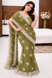 Nuevo catálogo de saris de seda brillante con bordados de lentejuelas y un hermoso borde con corte en arco. - Product Image 5