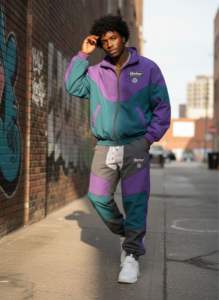 Ensemble coupe-vent unisexe personnalisé avec logo, style streetwear, survêtement rétro oversize 2 pièces, veste et pantalon légers doublés en mesh - Product Image 2