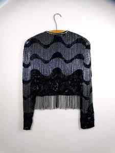 Capa con Borlas Doradas y Bordado a Mano Personalizado |   Chaqueta de Novia con Lentejuelas y Cuentas de Diseñador para Bodas y Desfiles de Moda - Product Image 3