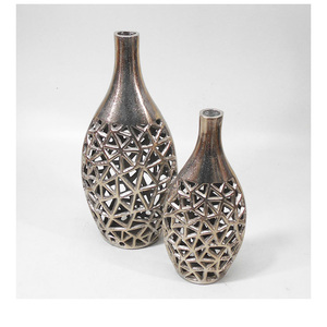 Jarrón de Aluminio Hecho a Mano con Base Elevada para Arreglos Florales de Lujo y Decoración de Centros de Mesa para Bodas - Product Image 1