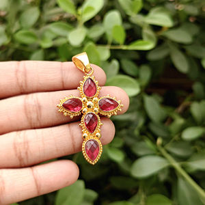 Colgante de Cruz Inspirado en la Cruz de Cristo con Gema de Cuarzo Rubí, Chapado en Oro de 18K, Cruz Sólida Ortodoxa, Amuleto de Joyería para Niños - Product Image 3