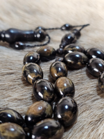 Tasbih unique en corail noir du Golfe d'Arabie |   Perles de prière Yusr rares avec accents de corail doré |   Tournerie égyptienne artisanale