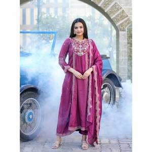 Feni Fashion Designer Party Wear Robes de bal en violet Taille S avec séquence de codage Travail brodé - Product Image 2