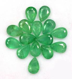 พลอยมรกตทรงลูกแพร์เจียระไนแบบธรรมชาติ  ขนาดมาตรฐาน  ไม่ผ่านการปรับแต่ง  พร้อมใบรับรอง  ล็อตเม็ดพลอยสำหรับทำเครื่องประดับ - Product Image 1