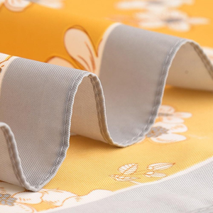 Foulard carré floral personnalisable de haute qualité en gros, bandana gris imprimé pour femme, 100 % soie, doux pour la peau, avec options OEM ODM - Product Image 3