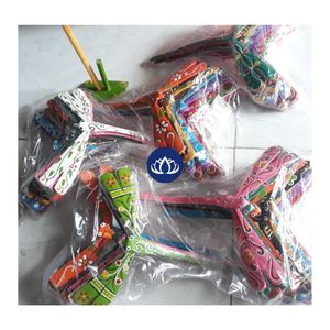 Libélula de Bambú de Alta Calidad para Actividades Escolares y Divertidas, Juguete Volador de Bambú Hecho a Mano - Product Image 1