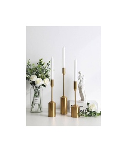 Porte-bougie décoratif en métal élégant, idéal pour les intérieurs d'hôtels de luxe, les dîners romantiques et la décoration de fêtes. - Product Image 6