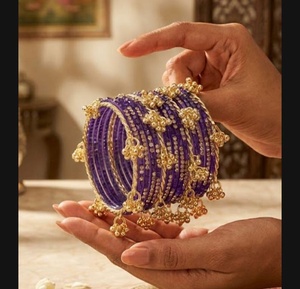Ensemble de bracelets Churiyan en perles de verre, finition ombrée, accents scintillants, couleurs personnalisées, motifs traditionnels kashmiris, à vendre - Product Image 2