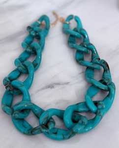 Collier à maillons épais en résine, imitation turquoise et jade, collier statement marbré pour l'automne - Product Image 3