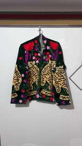 Veste Suzani en velours vert faite à la main, broderie florale tigre, manteau bohème - Product Image 3