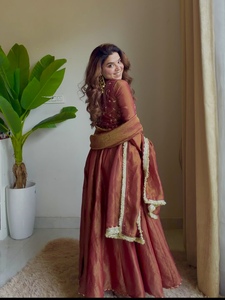 Robe Anarkali de créateur pour femmes, nouveau style élégant, robe longue de soirée pour les occasions festives et spéciales - Product Image 4