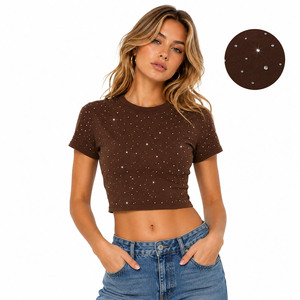 Chemise pour femme de qualité supérieure, marron, ornée de strass personnalisés, coupe ajustée, manches courtes, col rond, t-shirt scintillant, style Y2K, chemisier glamour - Product Image 1