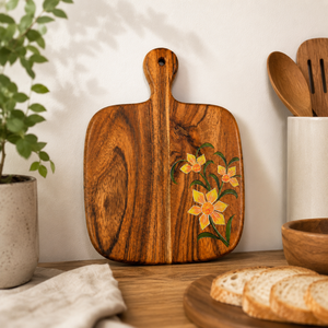 Planche à découper en bois artisanale avec motif floral |   Planche de service multifonctionnelle |   Planche à découper en bois - Product Image 6