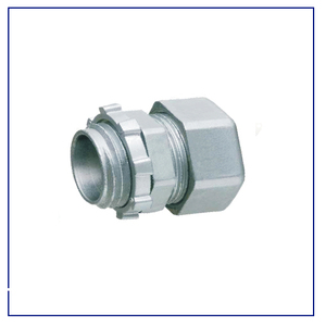 Conector EMT de compresión, tipo fundición a presión de zinc, accesorio para conductos eléctricos, para conexión hermética de tuberías a cajas, uso en exteriores. - Product Image 1