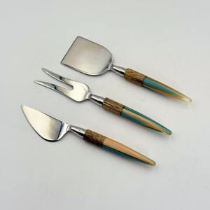 El juego de cuchillos para queso de metal elegante más solicitado, que refleja el arte de la gastronomía fina, es increíblemente elaborado por KHOOSI OVERSEAS. - Product Image 1