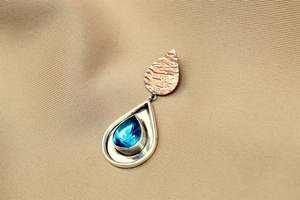 Colgante de Topacio Azul en Plata de Ley 925 con Baño de Rodio, Elegante Joyería Hecha a Mano con Certificación IGI para Mujer - Product Image 3