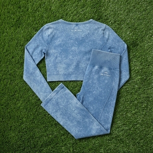 Ensemble de yoga pour femmes, haut court à manches longues bleu délavé, leggings évasés, vêtements de sport pour la gym, la remise en forme et les entraînements - Product Image 5