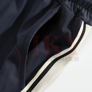Camiseta de Manga Corta con Franja Lateral y Logotipo Personalizado al por Mayor, Conjunto Deportivo de Dos Piezas con Pantalones Cortos de Compresión - Product Image 5