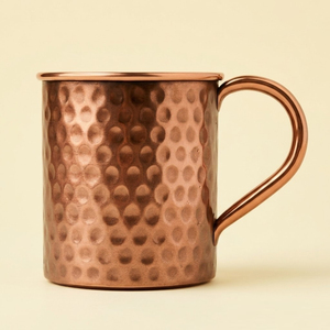 Mug Moscow Mule en cuivre massif pur avec finition martelée artisanale et poignée robuste en laiton, vaisselle pour cocktails et bière - Product Image 5
