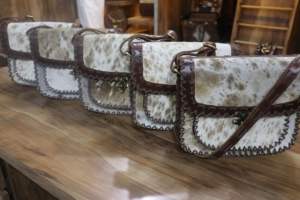 Bolso Bandolera de Cuero Genuino de Vaca para Mujer – Bolso de Hombro de Cuero Hairon Hecho a Mano con Correa Ajustable - Product Image 2