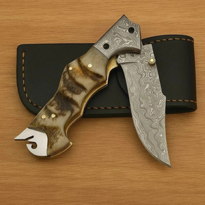 Cuchillo Plegable de Acero de Damasco Personalizado con Hoja Recta, Mango de Asta de Ciervo, Cuchillo de Bolsillo Táctico Multifuncional con Funda de Cuero para Exteriores - Product Image 1