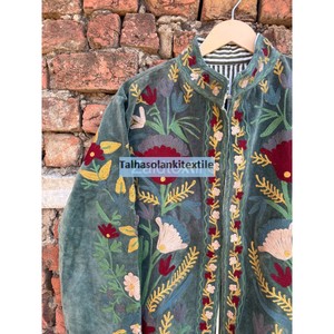 Veste en velours brodée de fleurs pour femme, col mandarin, style bohème chic, manteau d'automne fait main avec manches longues, longueur normale - Product Image 3