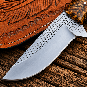 Cuchillo de Caza Personalizado, Hoja Fija de Acero D2, Mango de Resina de Piña, Herramienta de Supervivencia para Camping con Funda de Cuero - Product Image 3