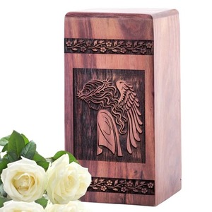 Urne funéraire rectangulaire en bois naturel avec motif sculpté de lune et d'arbre pour cendres humaines adultes - Product Image 4