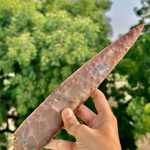 Pointe de flèche en forme de croissant de 12 pouces en jaspe fantaisie, artisanale, pour décoration intérieure et cadeau, fabriquée avec expertise, cristal dynamique, art du Gujarat, mascotte - Product Image 1
