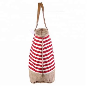 Sac de transport en jute laminé de qualité export avec intérieur résistant à l'eau pour les courses et le marché, disponible à la vente - Product Image 4