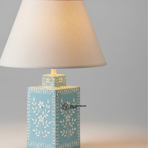 Lampe de table artisanale avec incrustation florale bleue |   Éclairage décoratif design pour la maison - Product Image 4