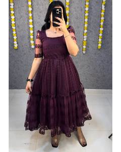 Vestido de diseñador estilo princesa con bordado de lentejuelas y flores, 46 pulgadas de largo, para compra al por mayor. - Product Image 5