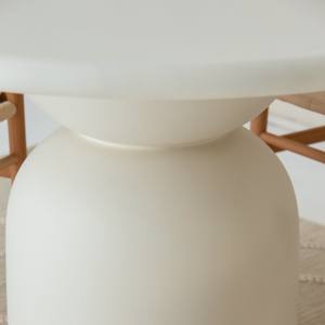 Mesa de Comedor Vandana Aureo Altis de Microhormigón Beige Claro con Base Esculpida Moderna - Product Image 4