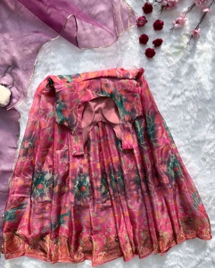 Vestido Modern Touch Jimmy de organza de seda con estampado digital, acolchado, completamente cosido, con vuelo y dupatta. - Product Image 6