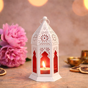 Linterna Decorativa de Estilo Árabe Marroquí, Hecha a Mano, Ecológica, sin Llama, Blanca, para Eid Islámico, de Metal, con Vidrio de Colores, de Antique Creations - Product Image 1
