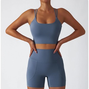 Ensemble de sport personnalisé pour femmes, vente en gros, sans couture, col ras du cou, couleur unie, avec soutien-gorge de sport à dos froncé et short respirant pour le fitness - Product Image 4