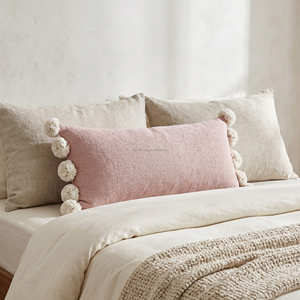 Housse de coussin lombaire décorative vintage classique en coton avec pompons, faite à la main, écologique, lavable, fermeture éclair, pour lit d'appoint - Product Image 1